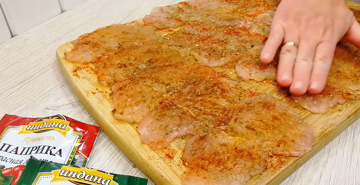 Пошаговый рецепт куриных рулетиков - шаг 2