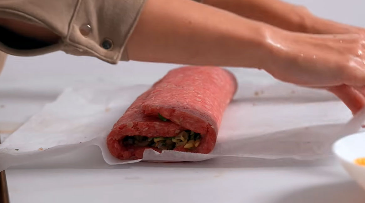 Пошаговое приготовление мясного рулета - шаг 10